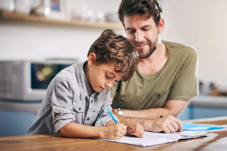 Entenda a importância de acompanhar a vida escolar do seu filho